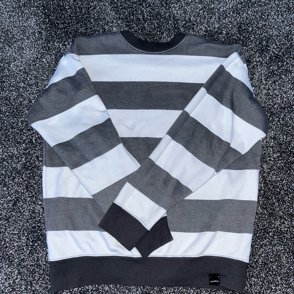 Lightly Worn Grey & White Pull Over Sweater : Pull&Brand. Medium Sized